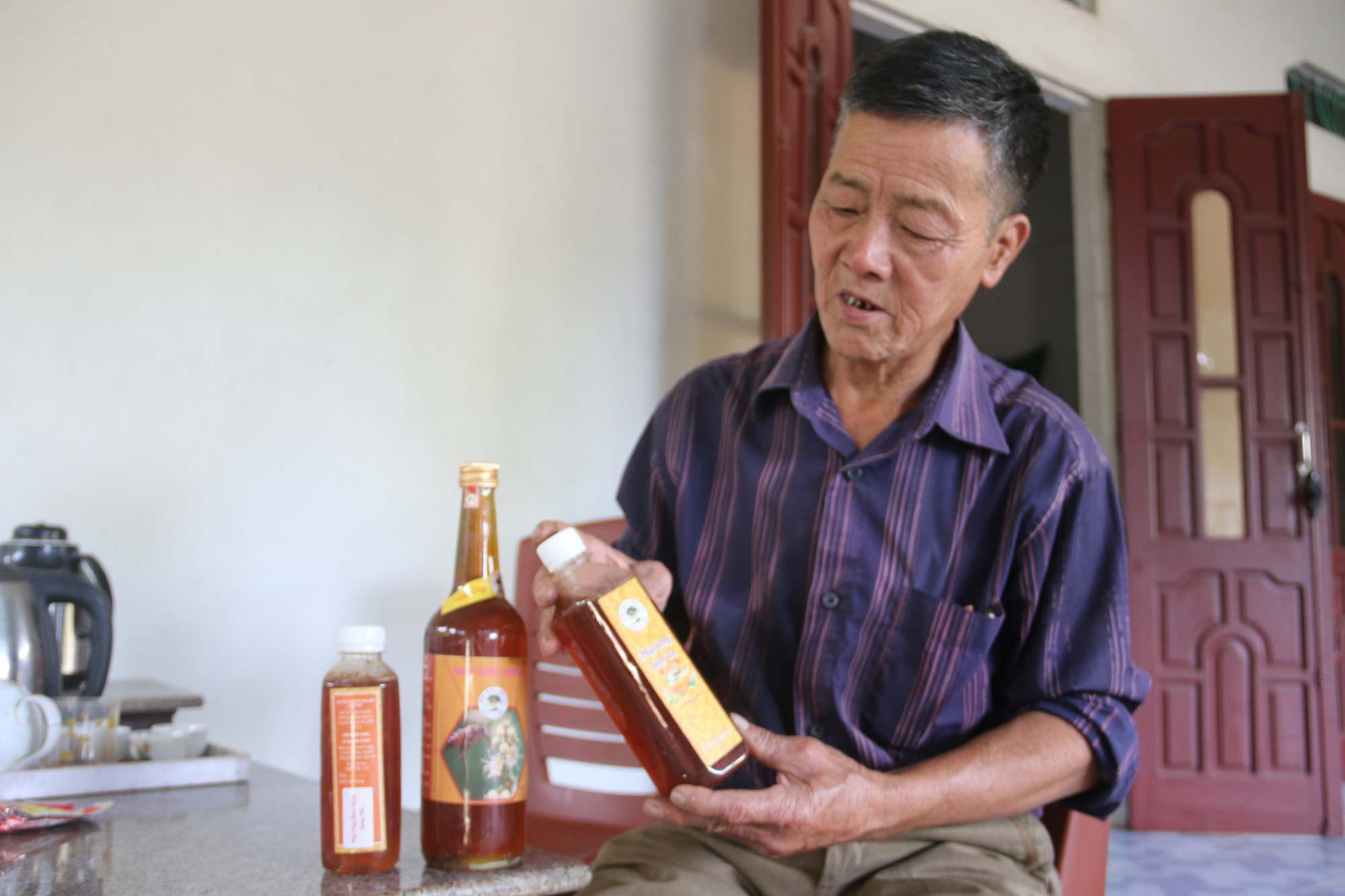 Lão nông biến “đoàn quân” ong thành... máy in tiền - Ảnh 4.