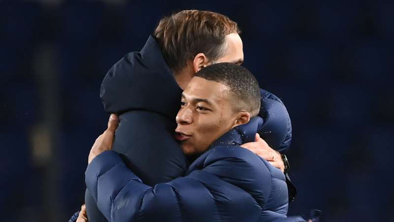 Mbappe tri ân HLV Tuchel.