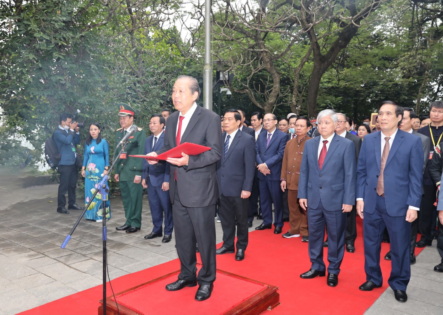 Đoàn Đại biểu các dân tộc thiểu số Việt Nam dâng hương tưởng nhớ các Vua Hùng - Ảnh 1.
