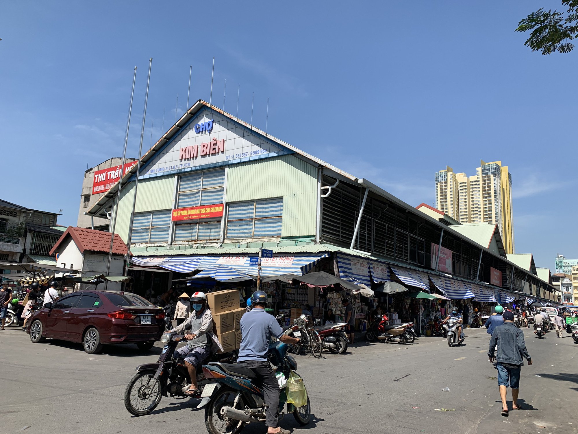 Người đàn ông đâm chết nữ trưởng ban quản lý chợ Kim Biên khai gì? - Ảnh 1.