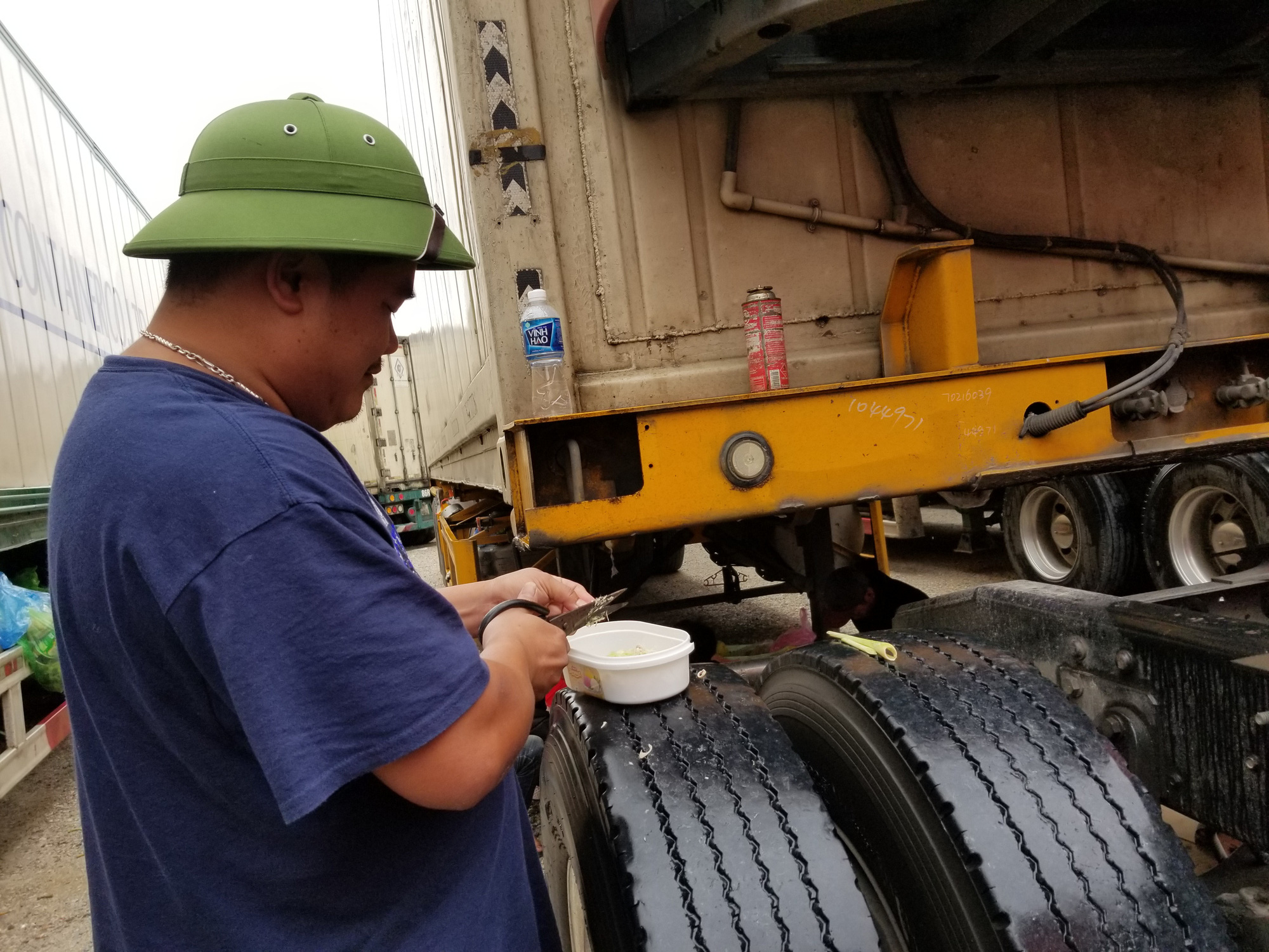 Hơn 300 xe nông sản vẫn "nằm dài" ở cửa khẩu Lạng Sơn chờ xuất sang Trung Quốc - Ảnh 3. Hơn 300 xe nông sản vẫn "nằm dài" ở cửa khẩu Lạng Sơn chờ xuất sang Trung Quốc - Ảnh 3.