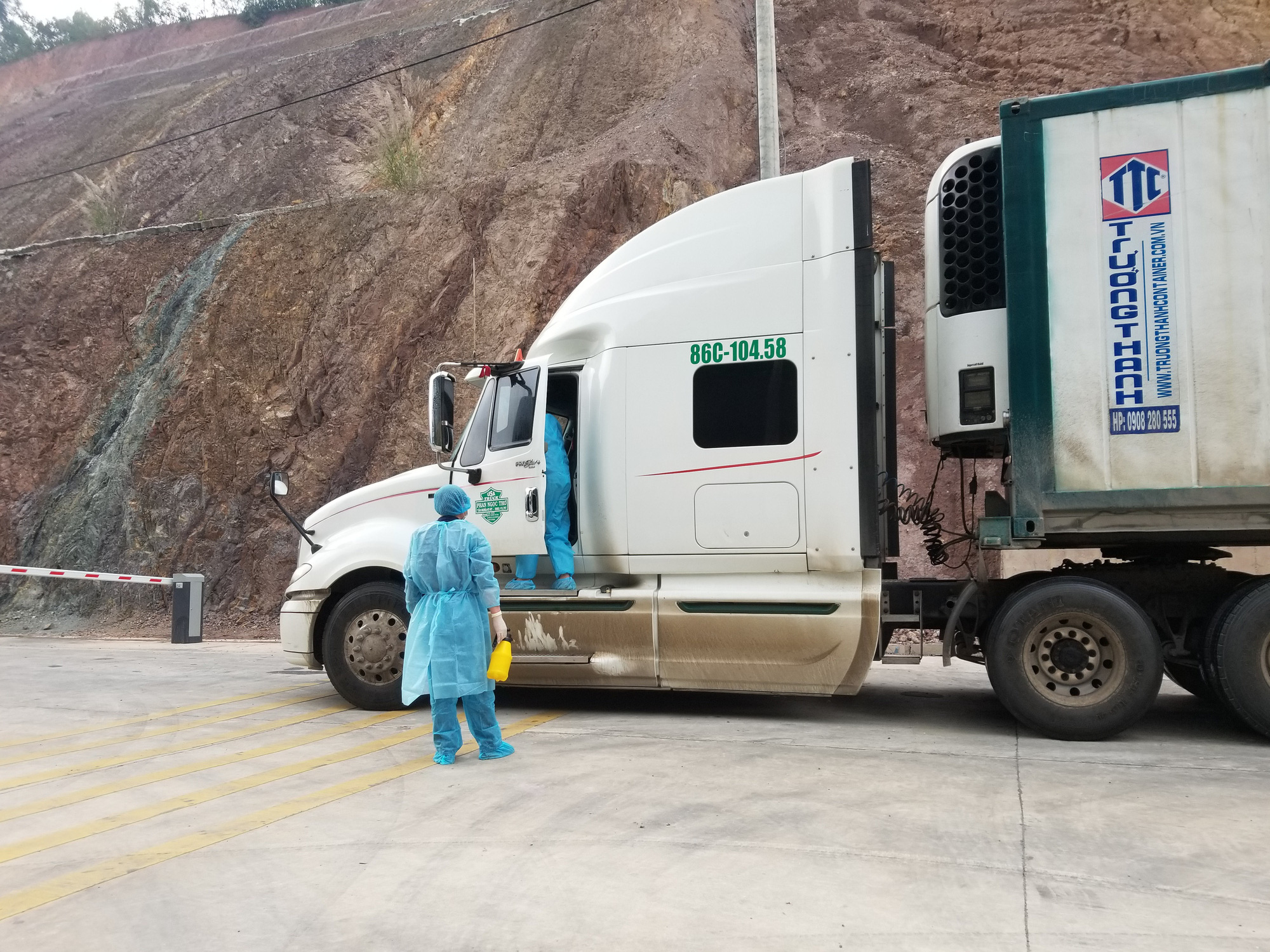 Xuất khẩu 8 xe nông sản qua cửa khẩu Cốc Nam, Lạng Sơn - Ảnh 1. Xuất khẩu 8 xe nông sản qua cửa khẩu Cốc Nam, Lạng Sơn - Ảnh 1.