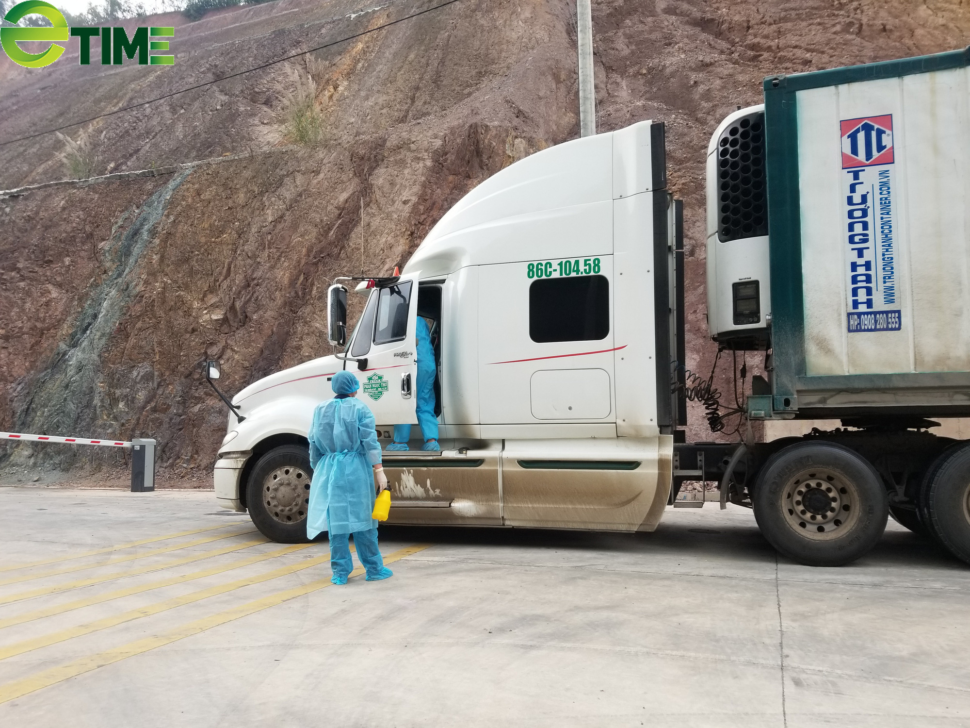 Chưa có hợp đồng mua bán, gần 500 xe hàng vẫn "nằm chờ" tại cửa khẩu Lạng Sơn - Ảnh 2. Chưa có hợp đồng mua bán, gần 500 xe hàng vẫn "nằm chờ" tại cửa khẩu Lạng Sơn - Ảnh 2.