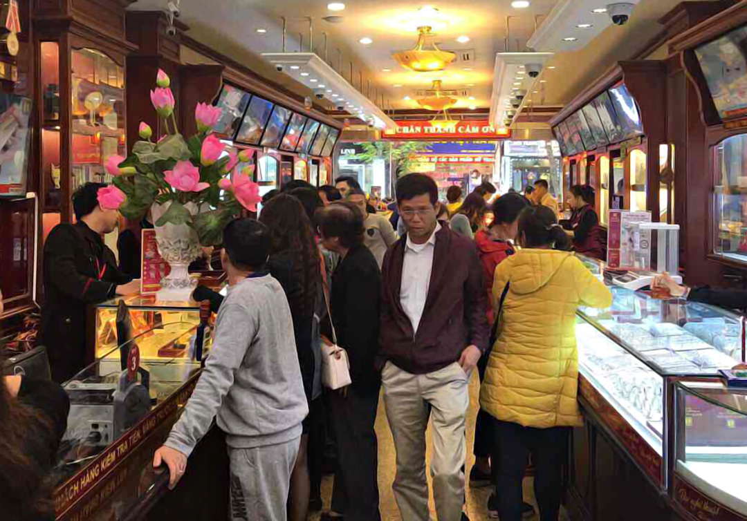 Giá vàng hôm nay 26/2 "rơi tự do" - Ảnh 1. Giá vàng hôm nay 26/2 "rơi tự do" - Ảnh 1.