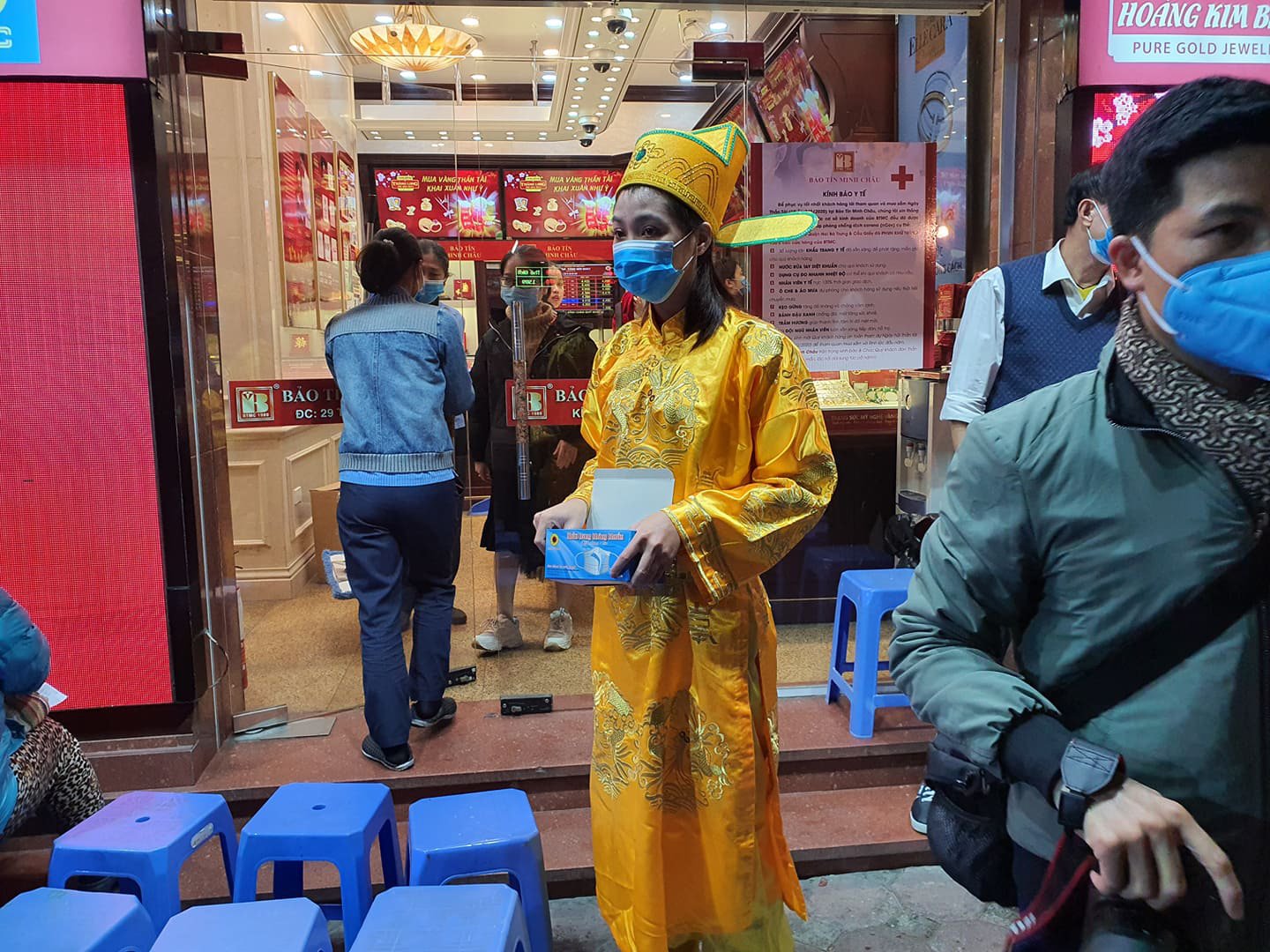 Mua vàng cầu may ngày vía Thần Tài, khách lỗ ngay 1,2 triệu đồng - Ảnh 1. Mua vàng cầu may ngày vía Thần Tài, khách lỗ ngay 1,2 triệu đồng - Ảnh 1.