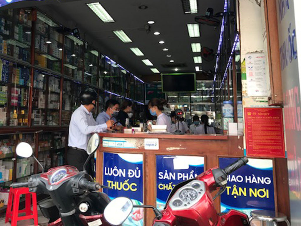 Vẫn khan hiếm khẩu trang, nước rửa tay sát khuẩn - Ảnh 1. Vẫn khan hiếm khẩu trang, nước rửa tay sát khuẩn - Ảnh 1.