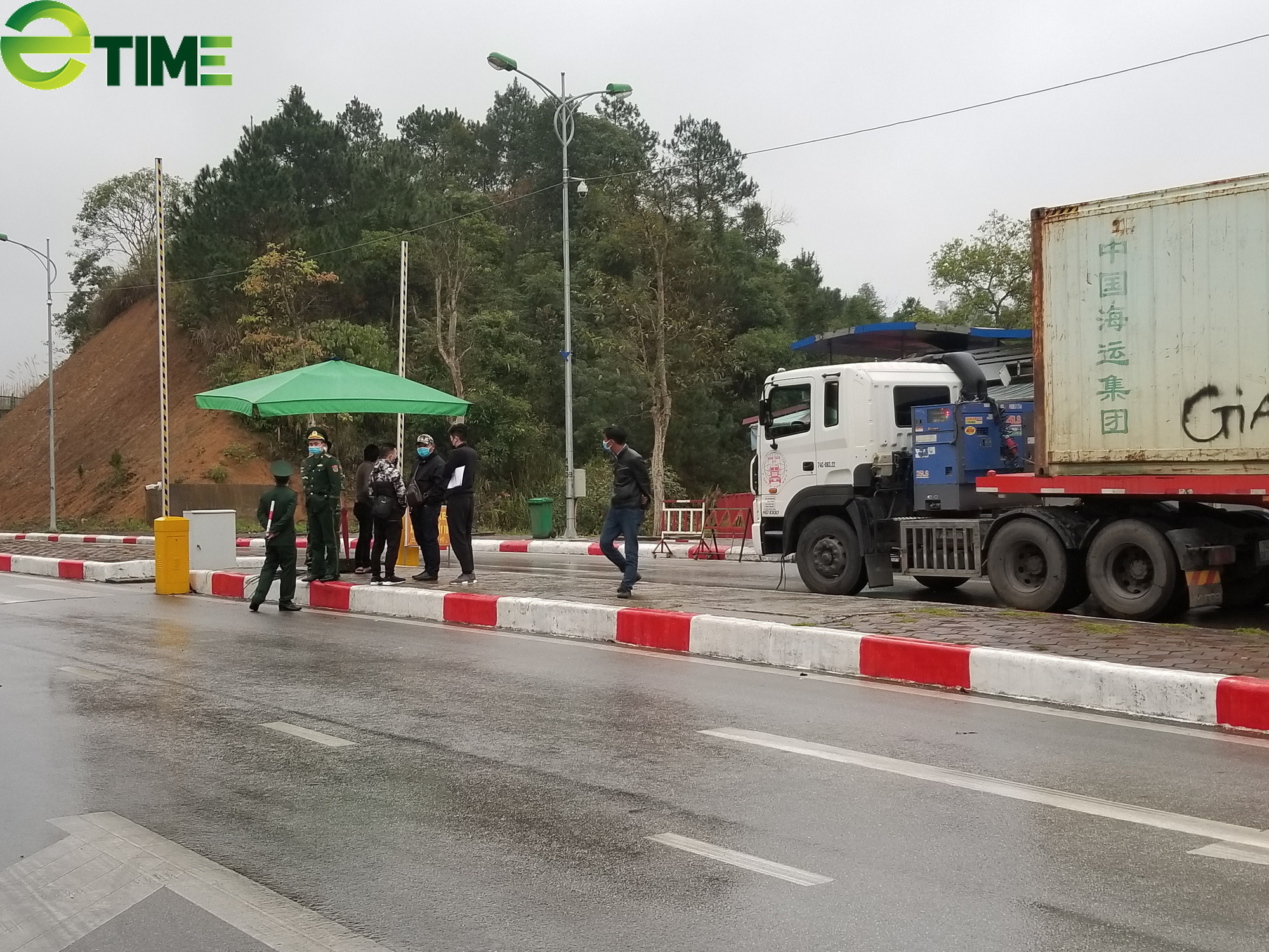 Cửa khẩu sôi động trở lại, nông sản ùn ứ giảm dần - Ảnh 1. Cửa khẩu sôi động trở lại, nông sản ùn ứ giảm dần - Ảnh 1.