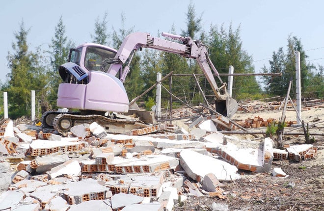 Vi phạm đất đai tại KKT Nhơn Hội: Tuy giảm nhưng vẫn phức tạp - Ảnh 1. Vi phạm đất đai tại KKT Nhơn Hội: Tuy giảm nhưng vẫn phức tạp - Ảnh 1.