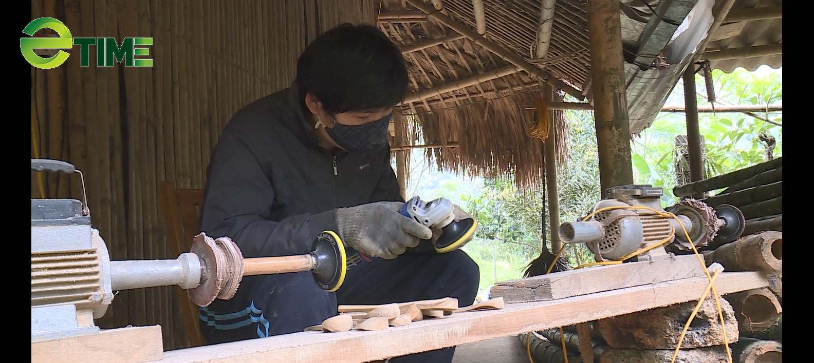 “Dị nhân xóm núi” bỏ 2 trường đại học về quê thực hiện khát vọng “sống xanh” - Ảnh 4. “Dị nhân xóm núi” bỏ 2 trường đại học về quê thực hiện khát vọng “sống xanh” - Ảnh 4.