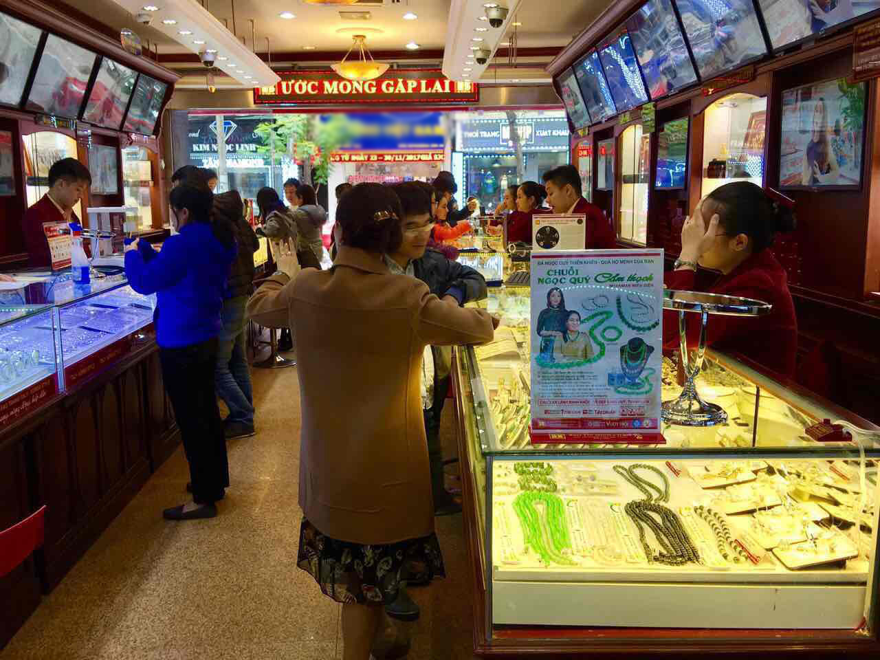Giá vàng hôm nay 8/3: Mải lo Covid-19, nhà đầu tư "quên" vàng - Ảnh 1. Giá vàng hôm nay 8/3: Mải lo Covid-19, nhà đầu tư "quên" vàng - Ảnh 1.
