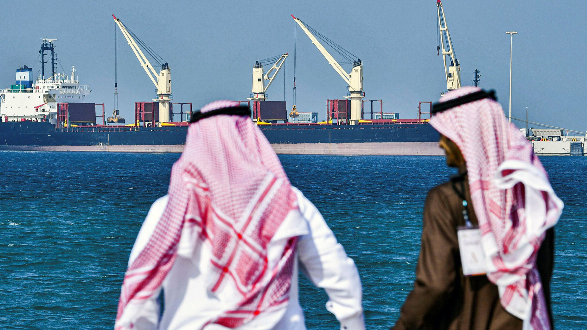 OPEC+ đạt thỏa thuận, giá dầu vẫn “lao dốc” - Ảnh 1. OPEC+ đạt thỏa thuận, giá dầu vẫn “lao dốc” - Ảnh 1.