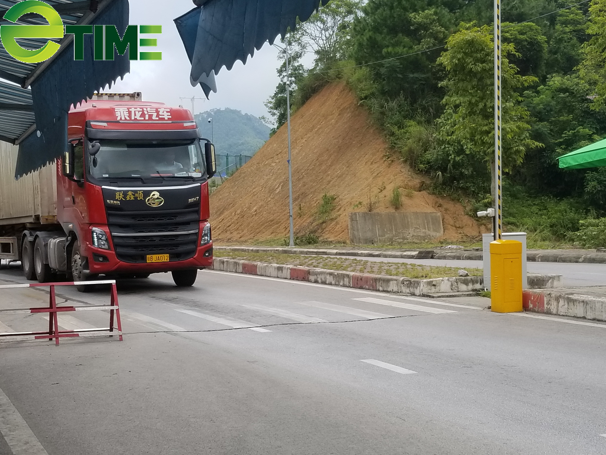 Còn 2.300 xe hàng nông sản nằm chờ xuất khẩu tại Lạng Sơn - Ảnh 3. Còn 2.300 xe hàng nông sản nằm chờ xuất khẩu tại Lạng Sơn - Ảnh 3.