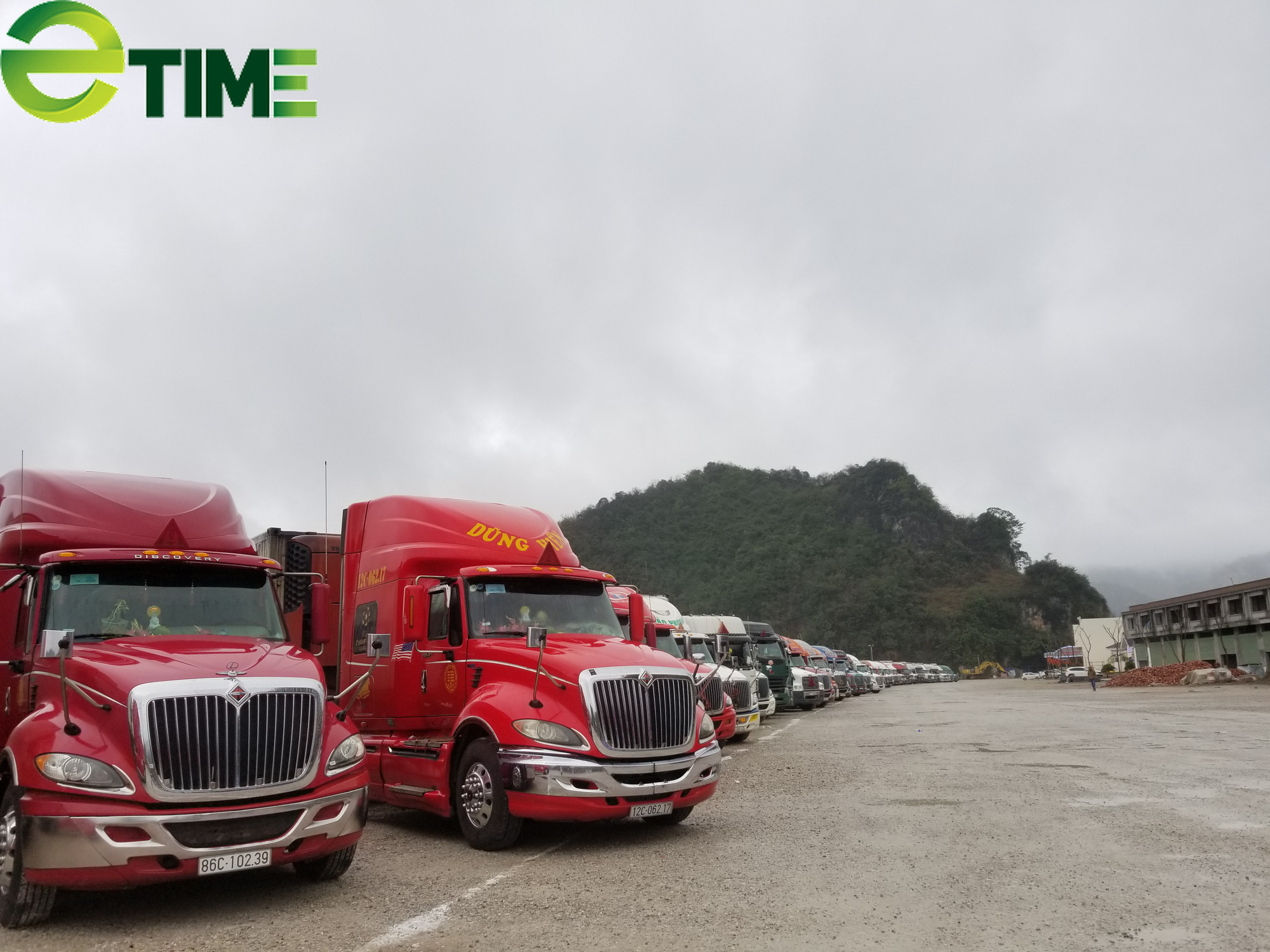Còn 2.300 xe hàng nông sản nằm chờ xuất khẩu tại Lạng Sơn - Ảnh 1. Còn 2.300 xe hàng nông sản nằm chờ xuất khẩu tại Lạng Sơn - Ảnh 1.