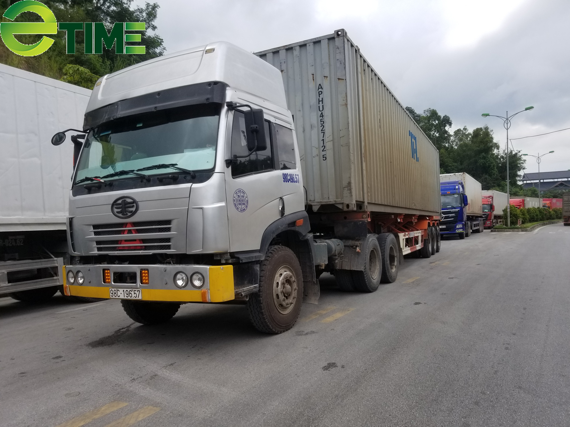 Chống Covid- 19: Trung Quốc lập đội lái xe chuyên trách tại cửa khẩu - Ảnh 1. Chống Covid- 19: Trung Quốc lập đội lái xe chuyên trách tại cửa khẩu - Ảnh 1.
