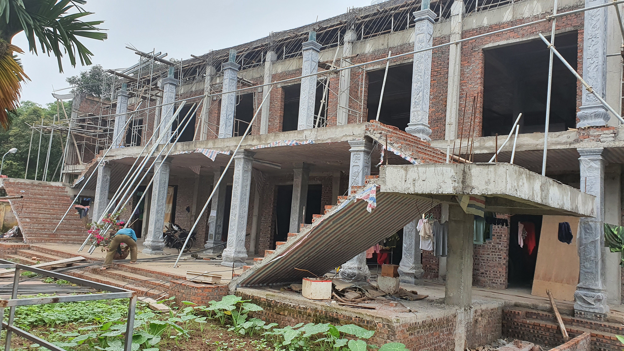 Mua phải gạch kém chất lượng trụ trì chùa Quang Phúc kêu cứu - Ảnh 4. Mua phải gạch kém chất lượng trụ trì chùa Quang Phúc kêu cứu - Ảnh 4.