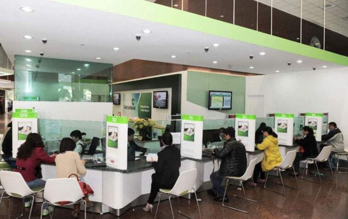 Vietcombank: Lợi nhuận giảm, nợ xấu tăng, có nên mua vào - Ảnh 1. Vietcombank: Lợi nhuận giảm, nợ xấu tăng, có nên mua vào - Ảnh 1.