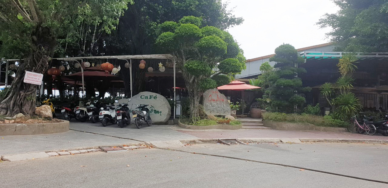 Quán cà phê của ai được &quot;mọc&quot; trên công viên view đẹp ven biển Kiên Giang? - Ảnh 1.