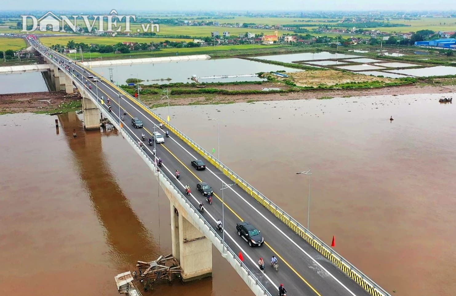 Từ trên cao nhìn về Cầu Thịnh Long nối đôi bờ sông Ninh Cơ - Ảnh 9.
