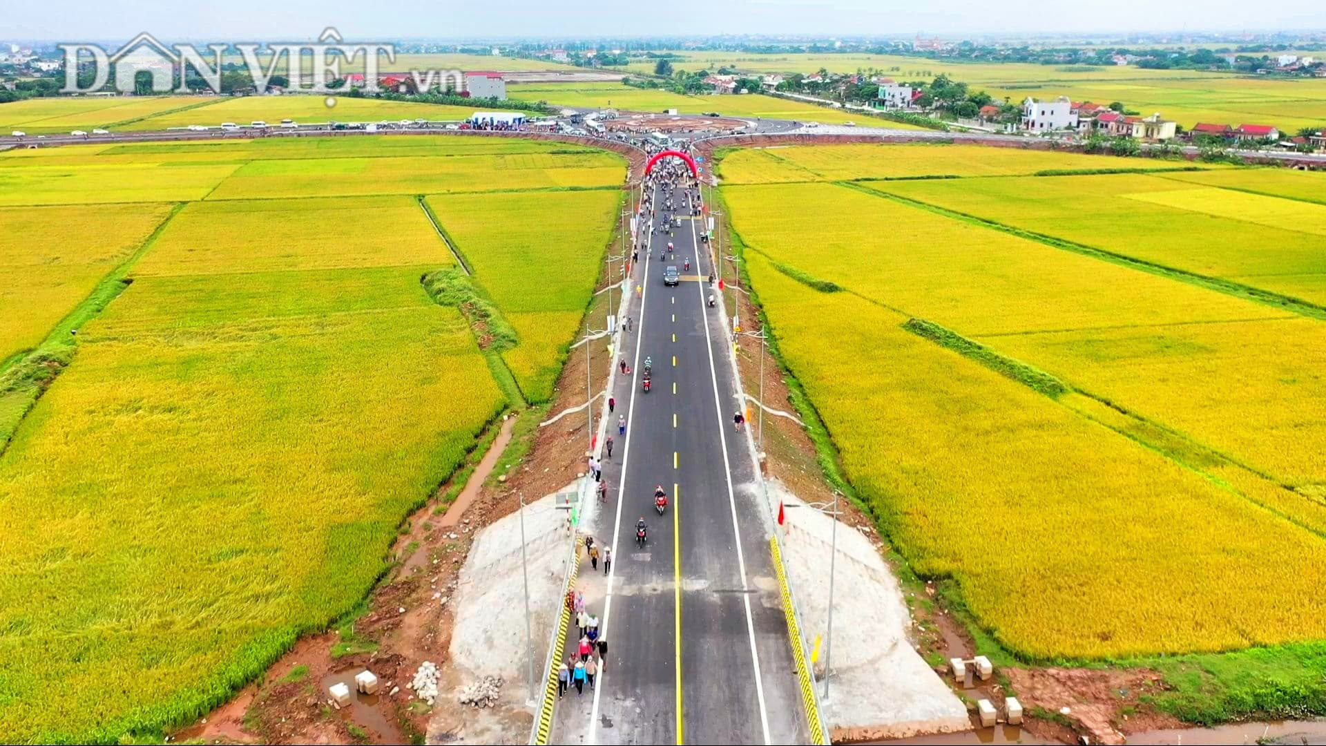 Từ trên cao nhìn về Cầu Thịnh Long nối đôi bờ sông Ninh Cơ - Ảnh 8.