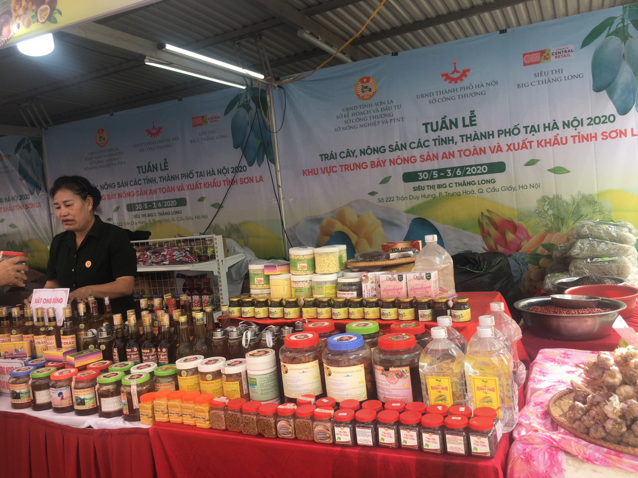 Hàng trăm đặc sản địa phương tập trung tại Hà Nội - Ảnh 5. Hàng trăm đặc sản địa phương tập trung tại Hà Nội - Ảnh 5.
