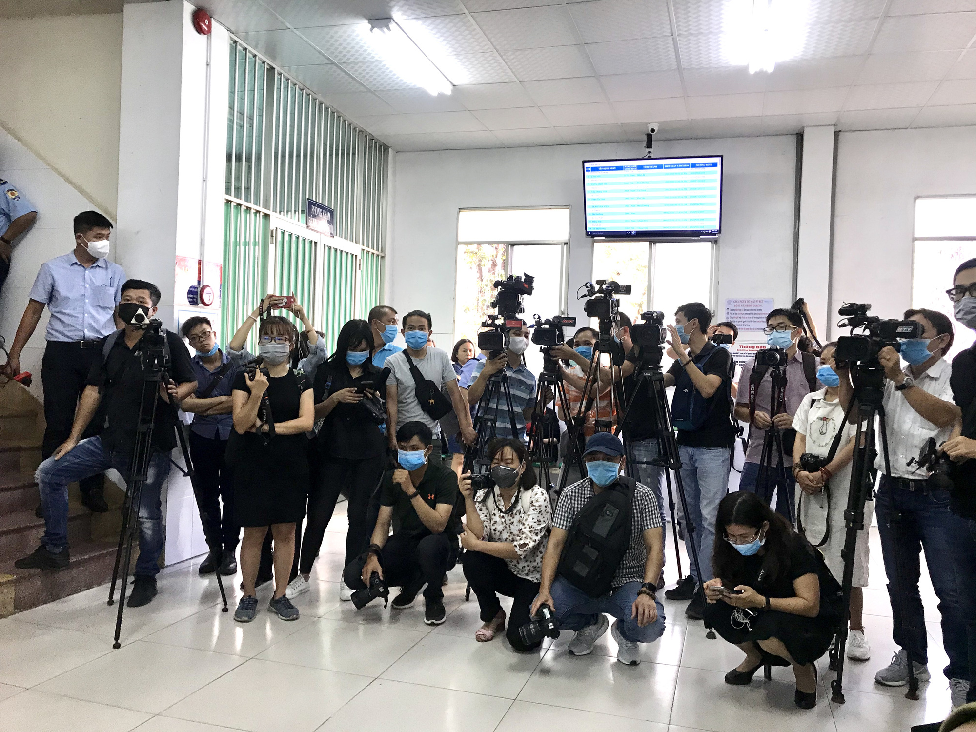 Chuyện những ngày “ăn, ngủ” cùng Covid-19 - Ảnh 2.