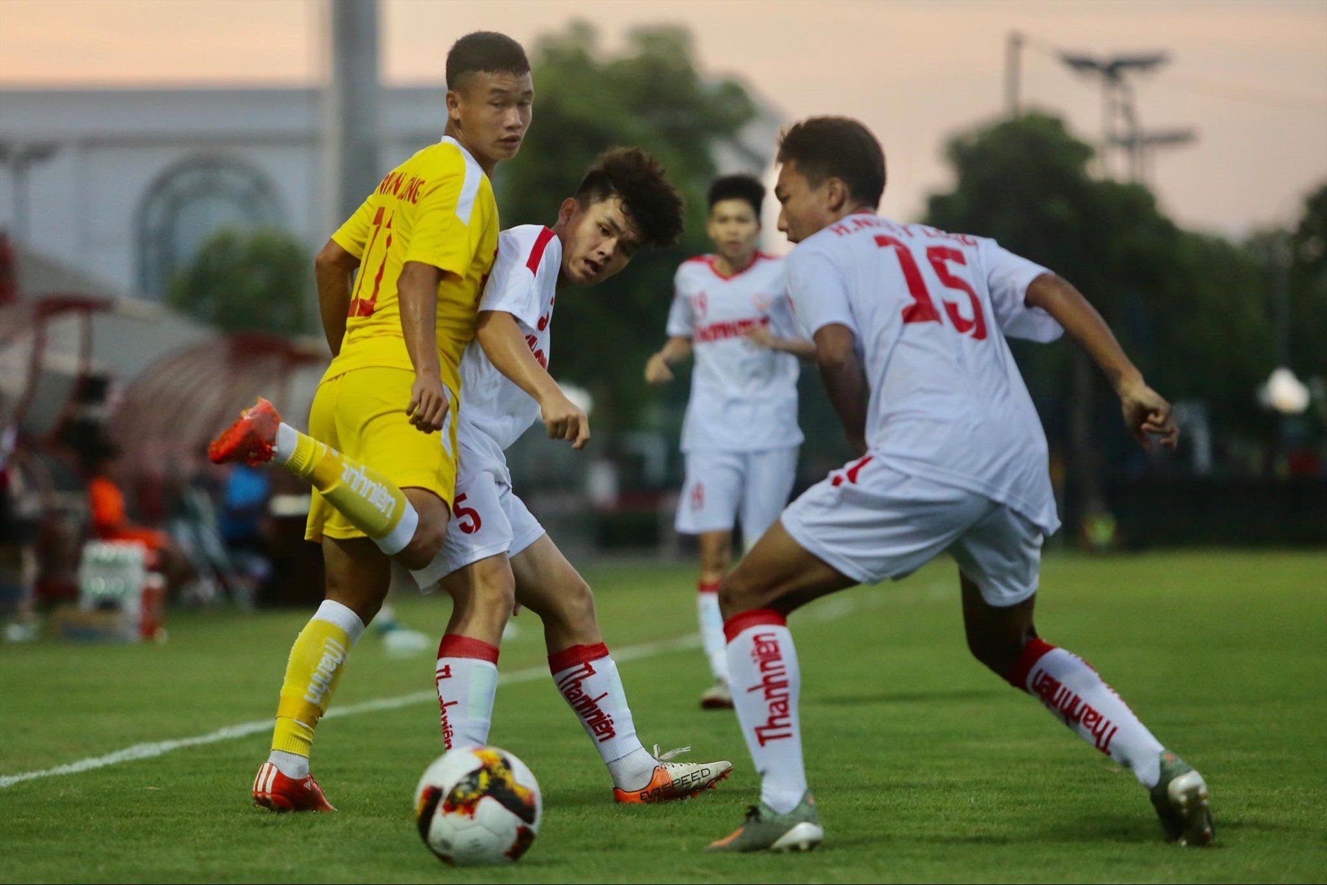U19 CAND và U19 SLNA &quot;đá ma&quot; loại U19 HAGL II, CĐV bức xúc - Ảnh 1.