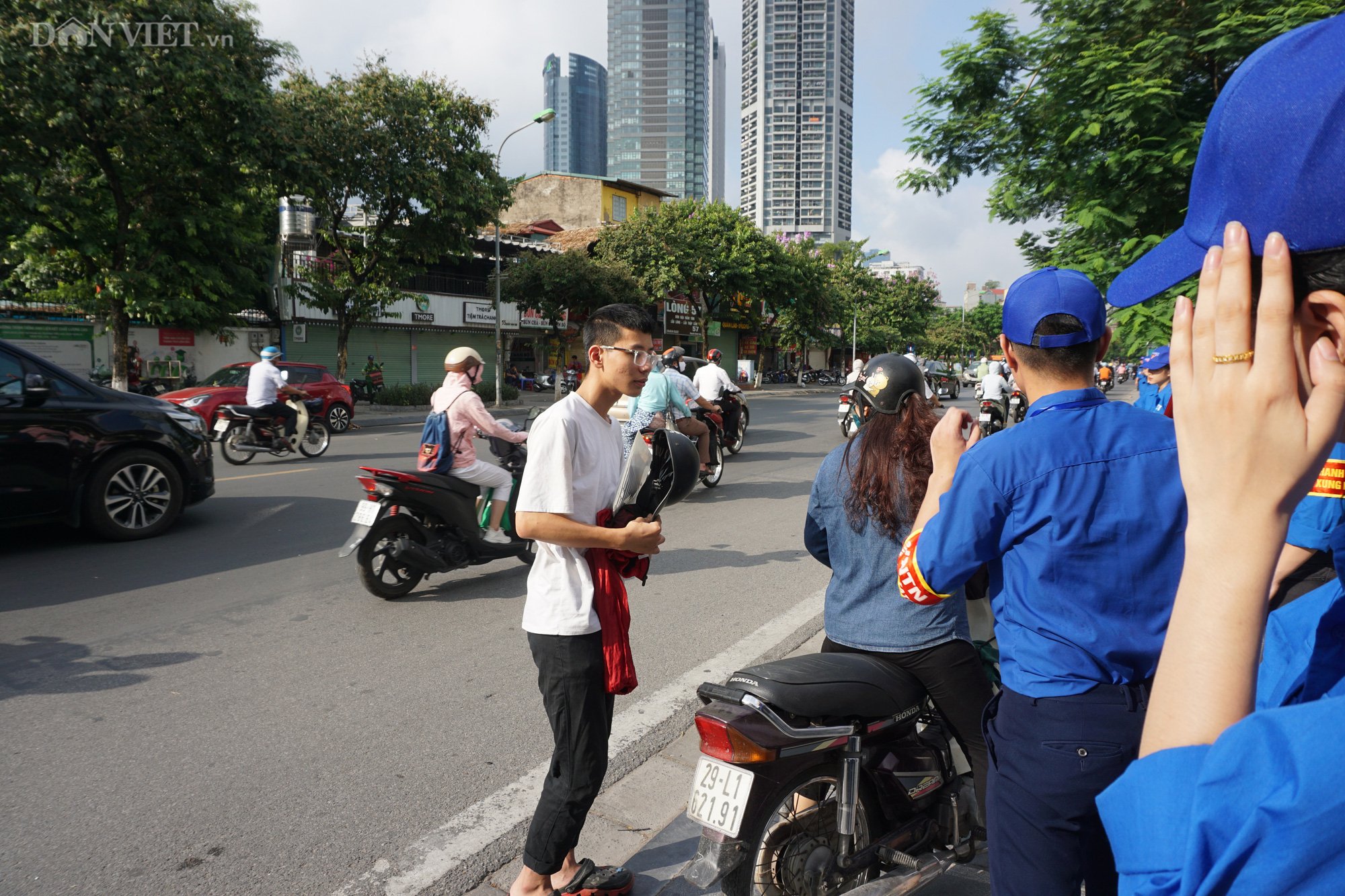Thi vào lớp 10 tại Hà Nội: Con tự tin nhưng bố mẹ lo lắng - Ảnh 2.