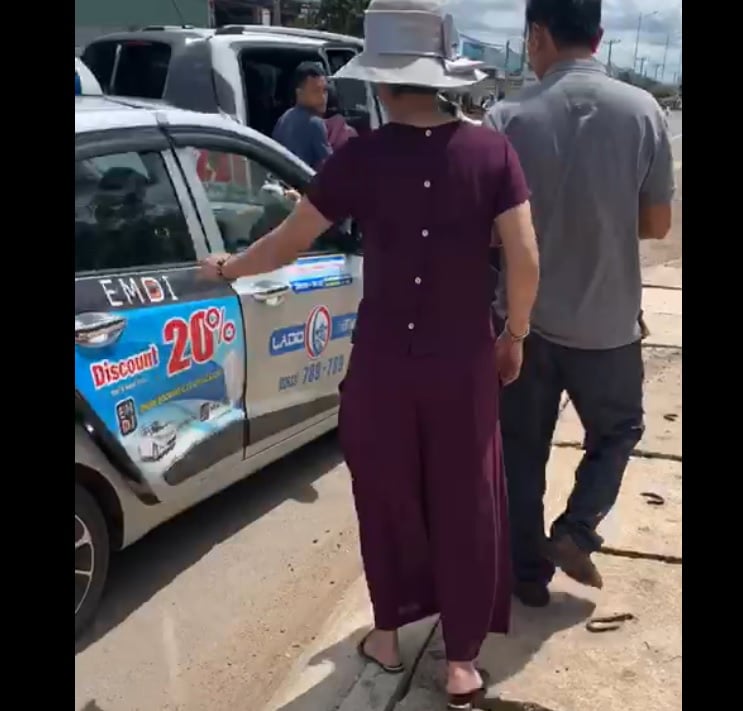 Vụ chủ hụi &quot;biến mất&quot;, bị dân lập bàn thờ trước cổng: Người dân bắt được bà Thúy trên taxi - Ảnh 2.