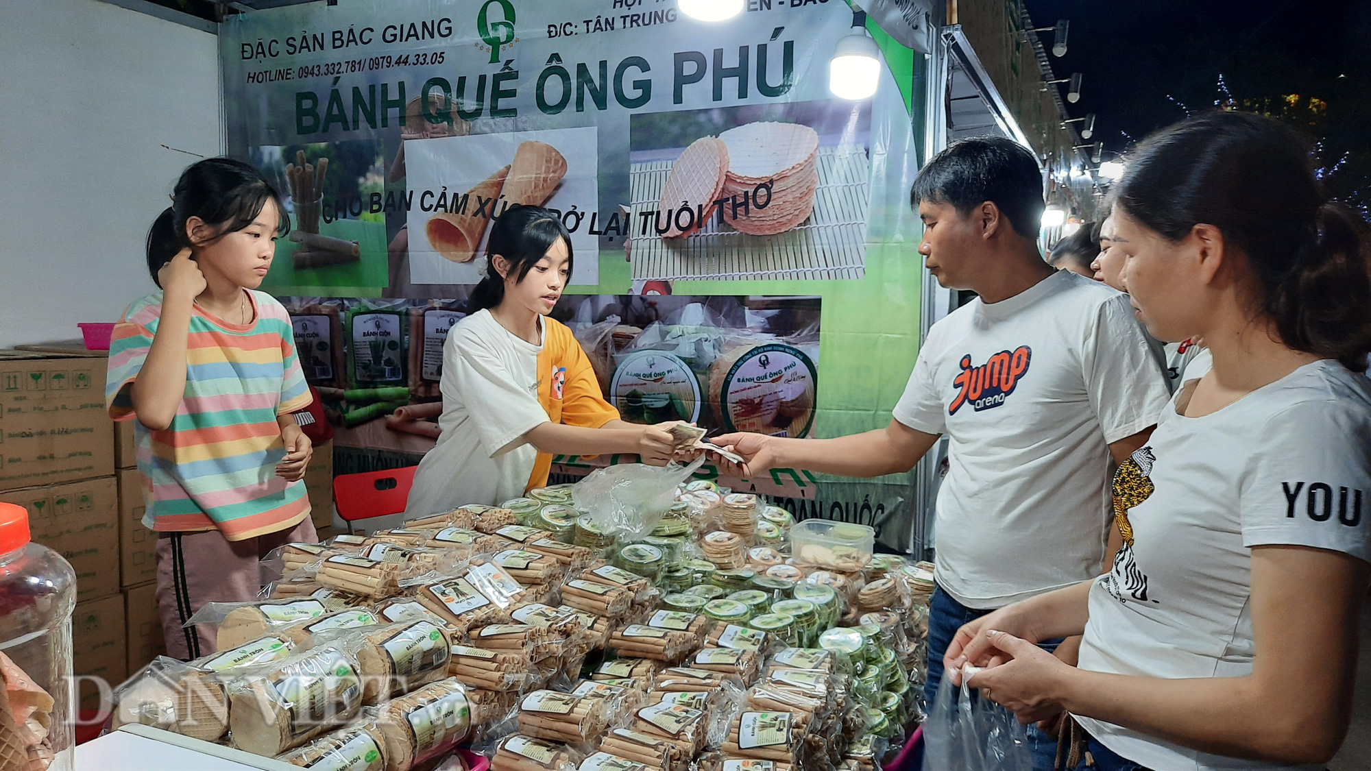 Lễ hội Ẩm thực Quảng Ninh thu hút hàng nghìn khách ngay ngày khai mạc  - Ảnh 8.