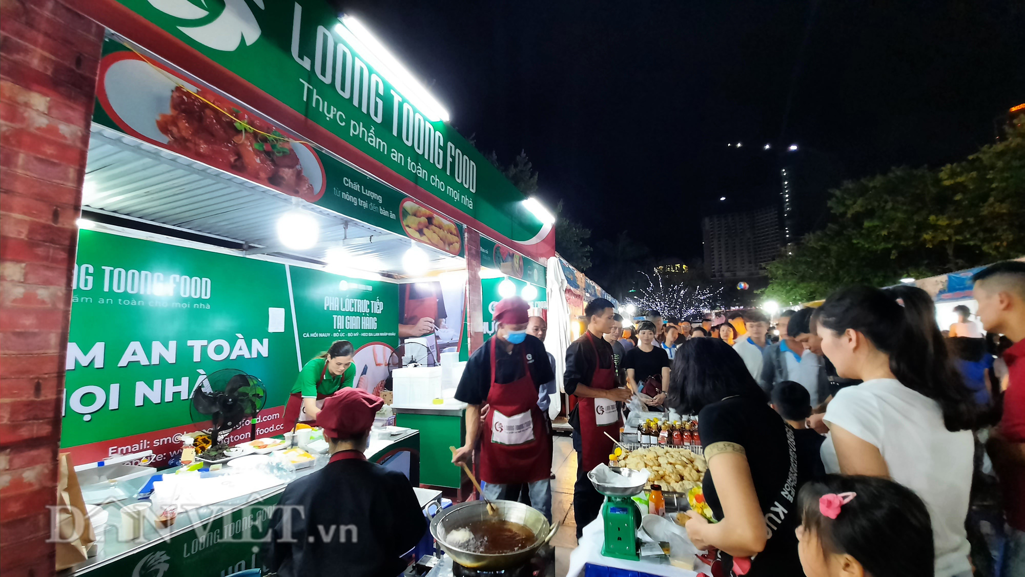Lễ hội Ẩm thực Quảng Ninh thu hút hàng nghìn khách ngay ngày khai mạc  - Ảnh 1.