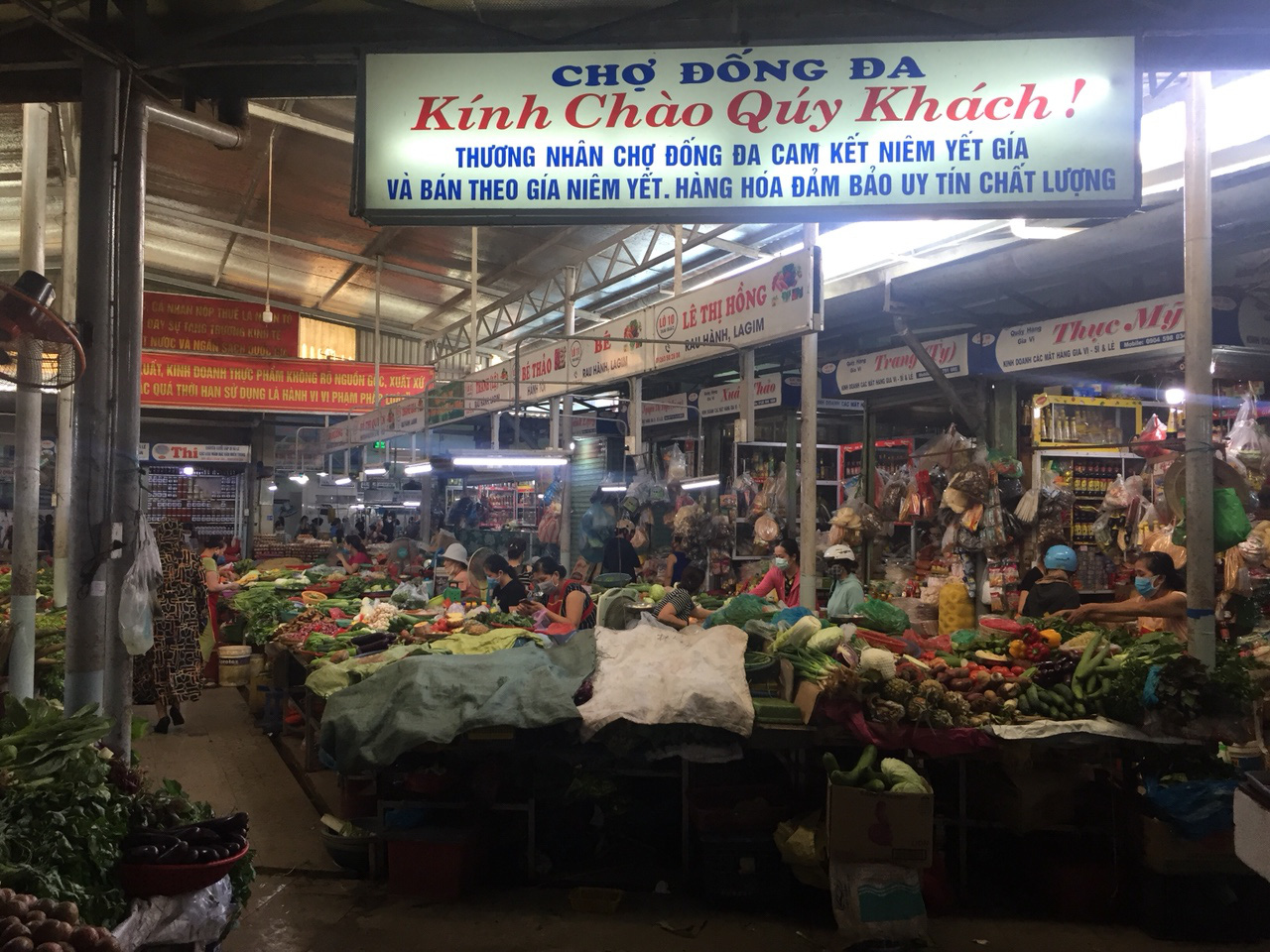 Dịch Covid-19 tại Đà Nẵng: Hàng hóa dồi dào, giá cả ổn định người dân yên tâm mua sắm - Ảnh 3.