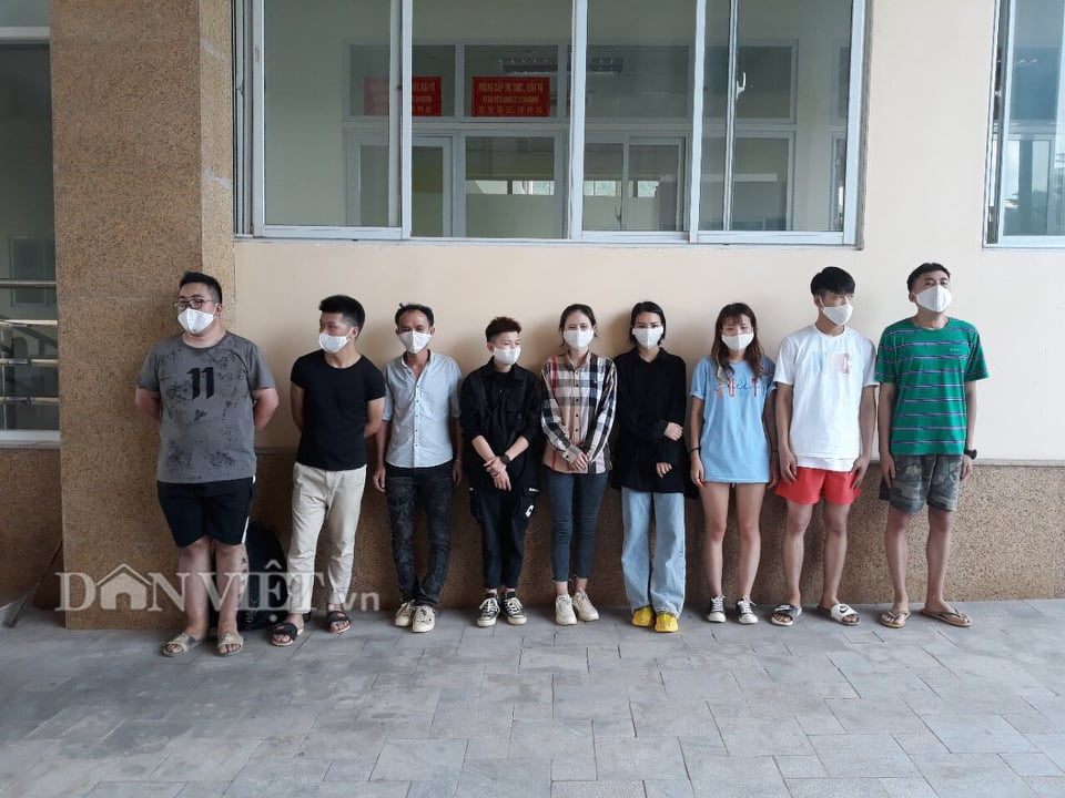 Lạng Sơn: Bắt giữ 2 &quot;nữ quái&quot; đang đưa dẫn 9 đối tượng XNC trái phép - Ảnh 2.
