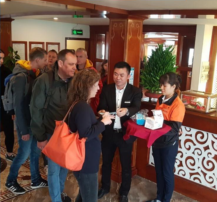 Dịch vụ tàu nghỉ đêm trên vịnh Hạ Long hồi phục trở lại sau Covid-19 - Ảnh 3. Dịch vụ tàu nghỉ đêm trên vịnh Hạ Long hồi phục trở lại sau Covid-19 - Ảnh 3.