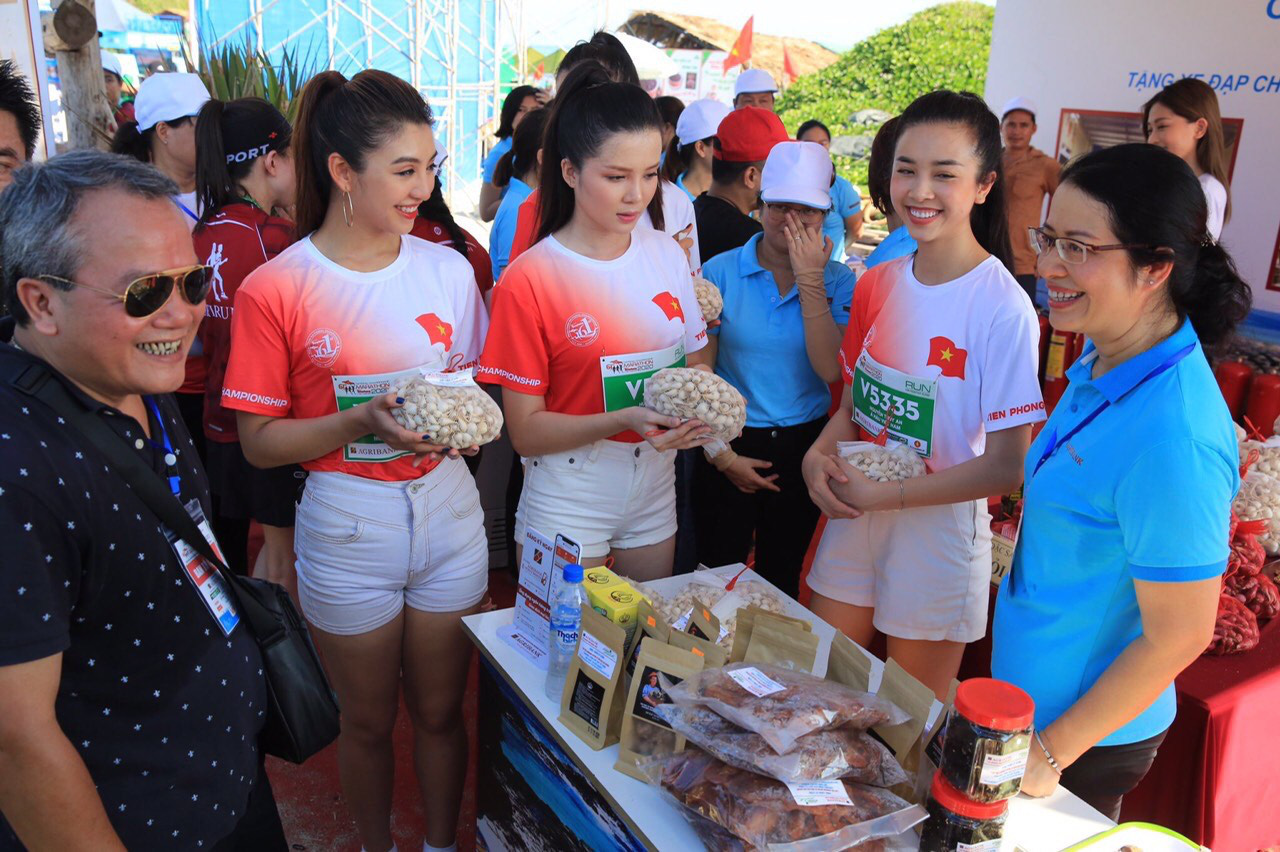 Quảng Ngãi: Agribank tổ chức các hoạt động chung tay vì cộng đồng tại huyện đảo Lý Sơn - Ảnh 3. Quảng Ngãi: Agribank tổ chức các hoạt động chung tay vì cộng đồng tại huyện đảo Lý Sơn - Ảnh 3.