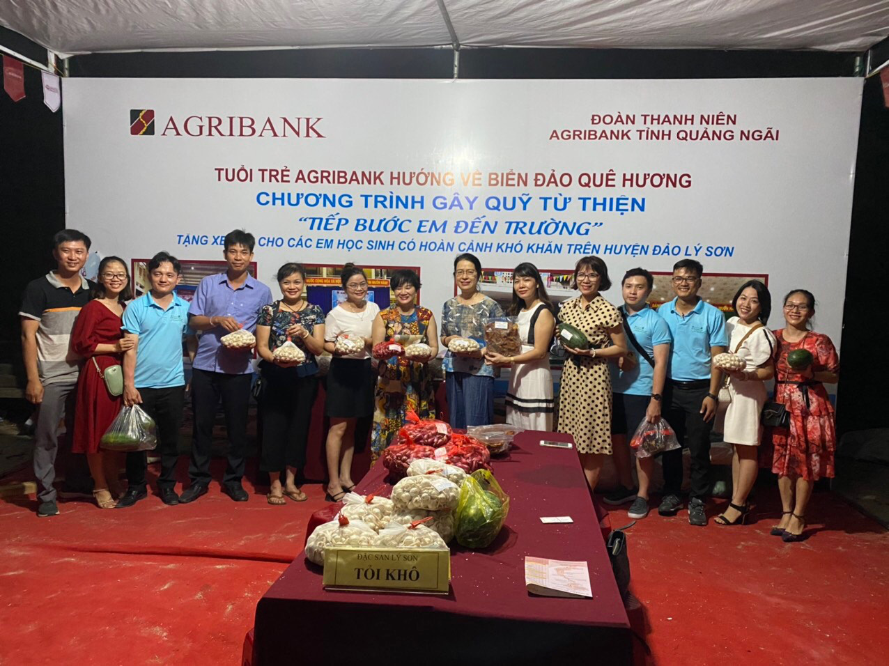 Quảng Ngãi: Agribank tổ chức các hoạt động chung tay vì cộng đồng tại huyện đảo Lý Sơn - Ảnh 4. Quảng Ngãi: Agribank tổ chức các hoạt động chung tay vì cộng đồng tại huyện đảo Lý Sơn - Ảnh 4.