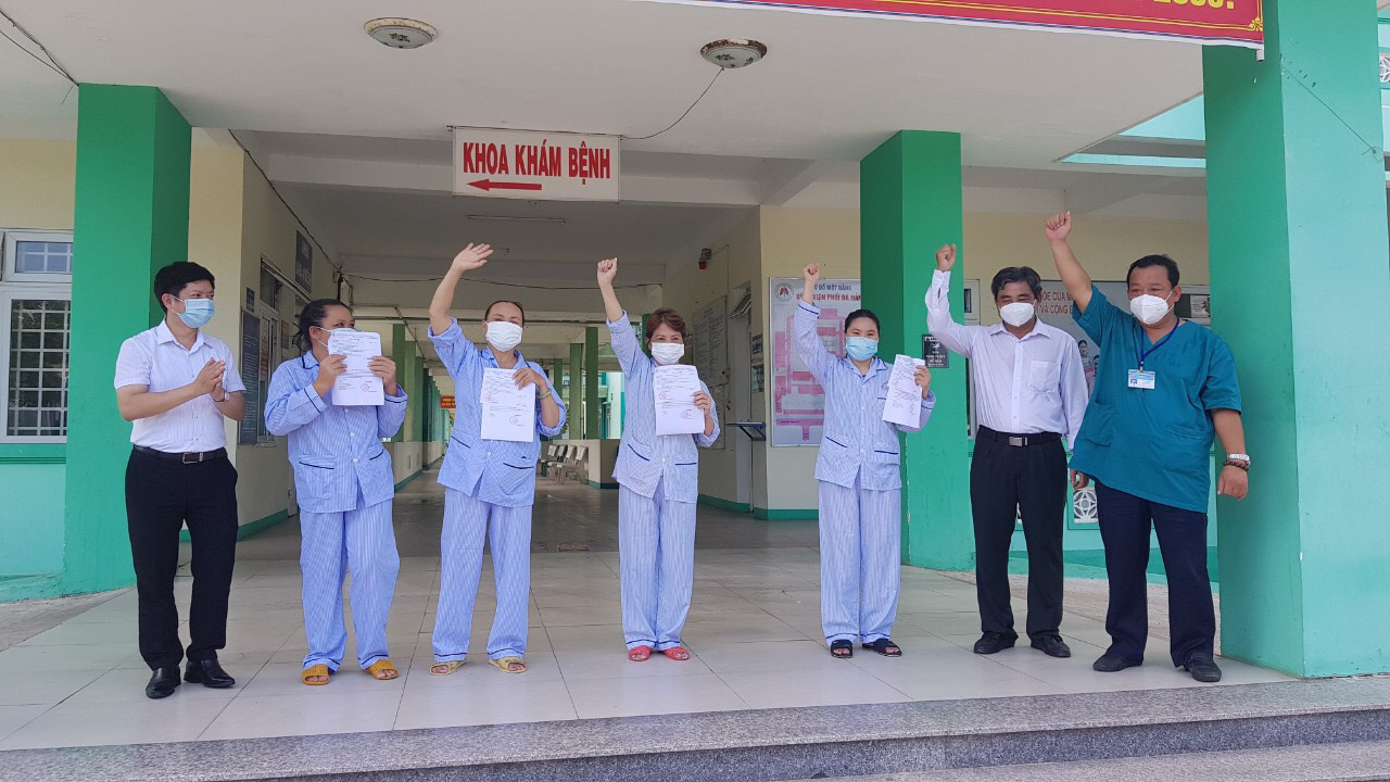 Đà Nẵng: 4 bệnh nhân nhiễm Covid-19 xuất viện - Ảnh 1.