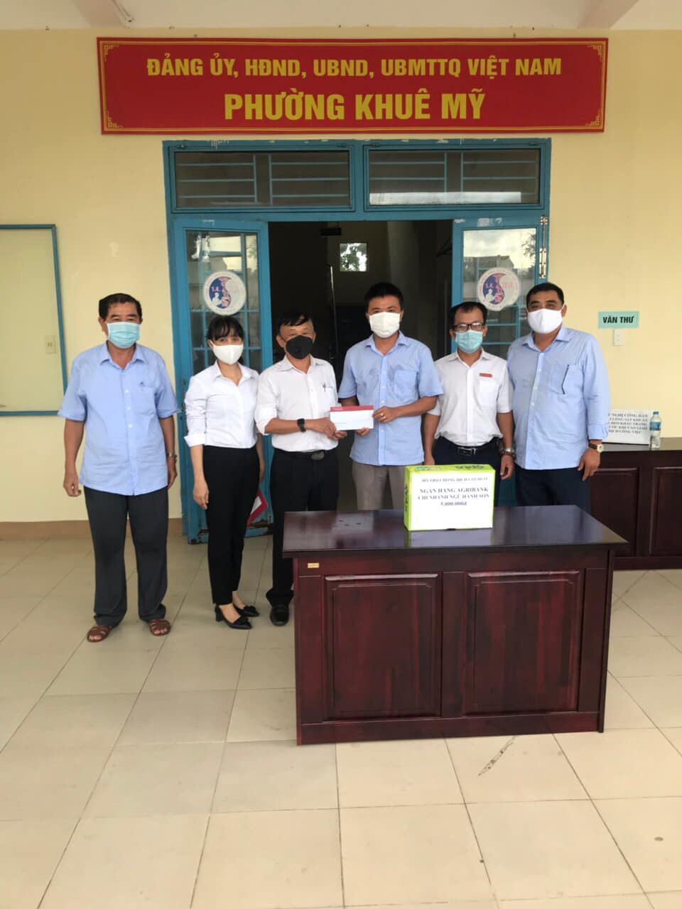 Đà Nẵng: Agribank Ngũ Hành Sơn “tiếp lửa” cho các đơn vị tuyến đầu phòng chống dịch Covid-19 - Ảnh 2. Đà Nẵng: Agribank Ngũ Hành Sơn “tiếp lửa” cho các đơn vị tuyến đầu phòng chống dịch Covid-19 - Ảnh 2.