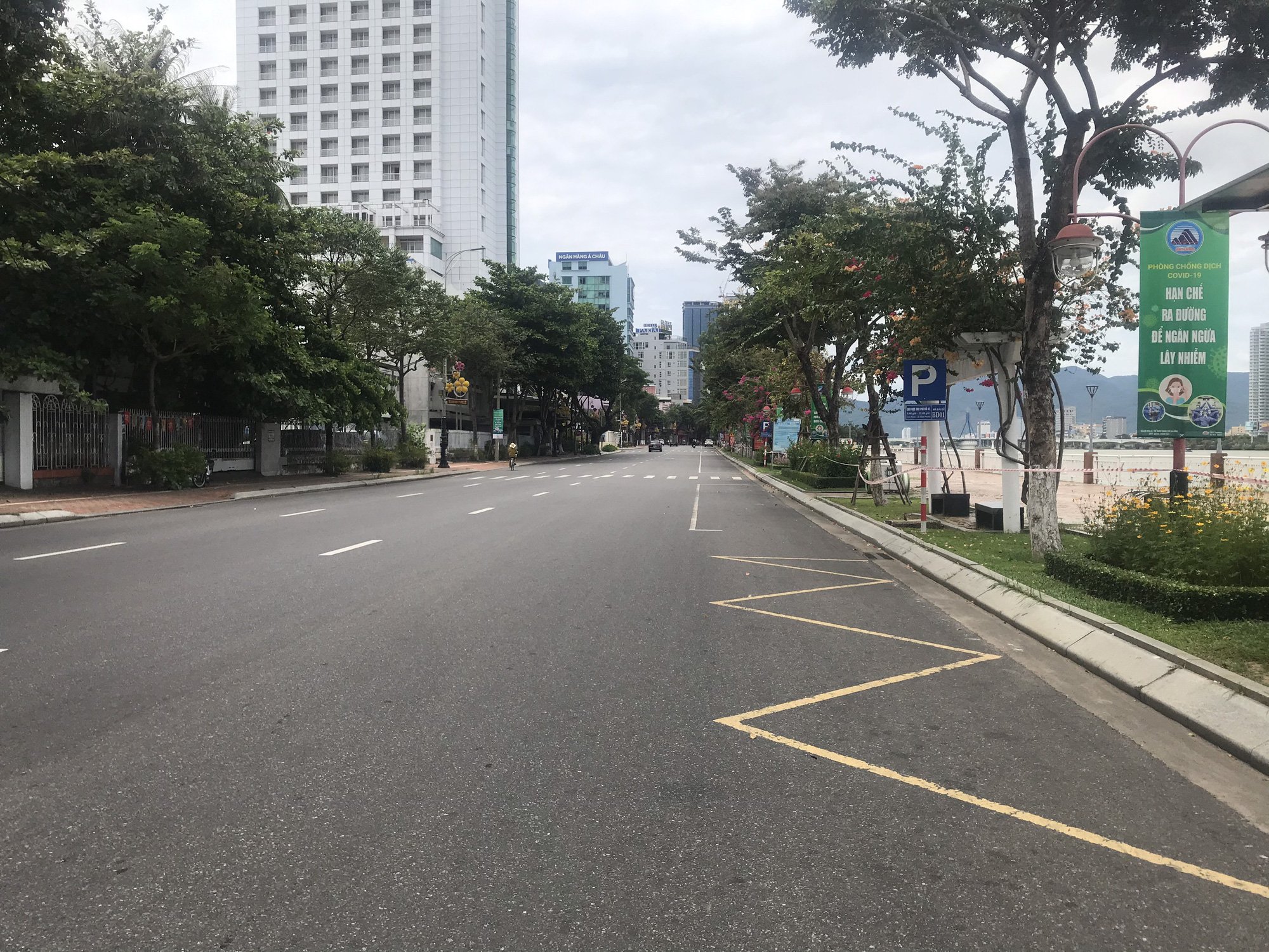 Đà Nẵng: Người dân có thể bị đến phạt 10 triệu đồng nếu ra đường không cần thiết - Ảnh 1. Đà Nẵng: Người dân có thể bị đến phạt 10 triệu đồng nếu ra đường không cần thiết - Ảnh 1.