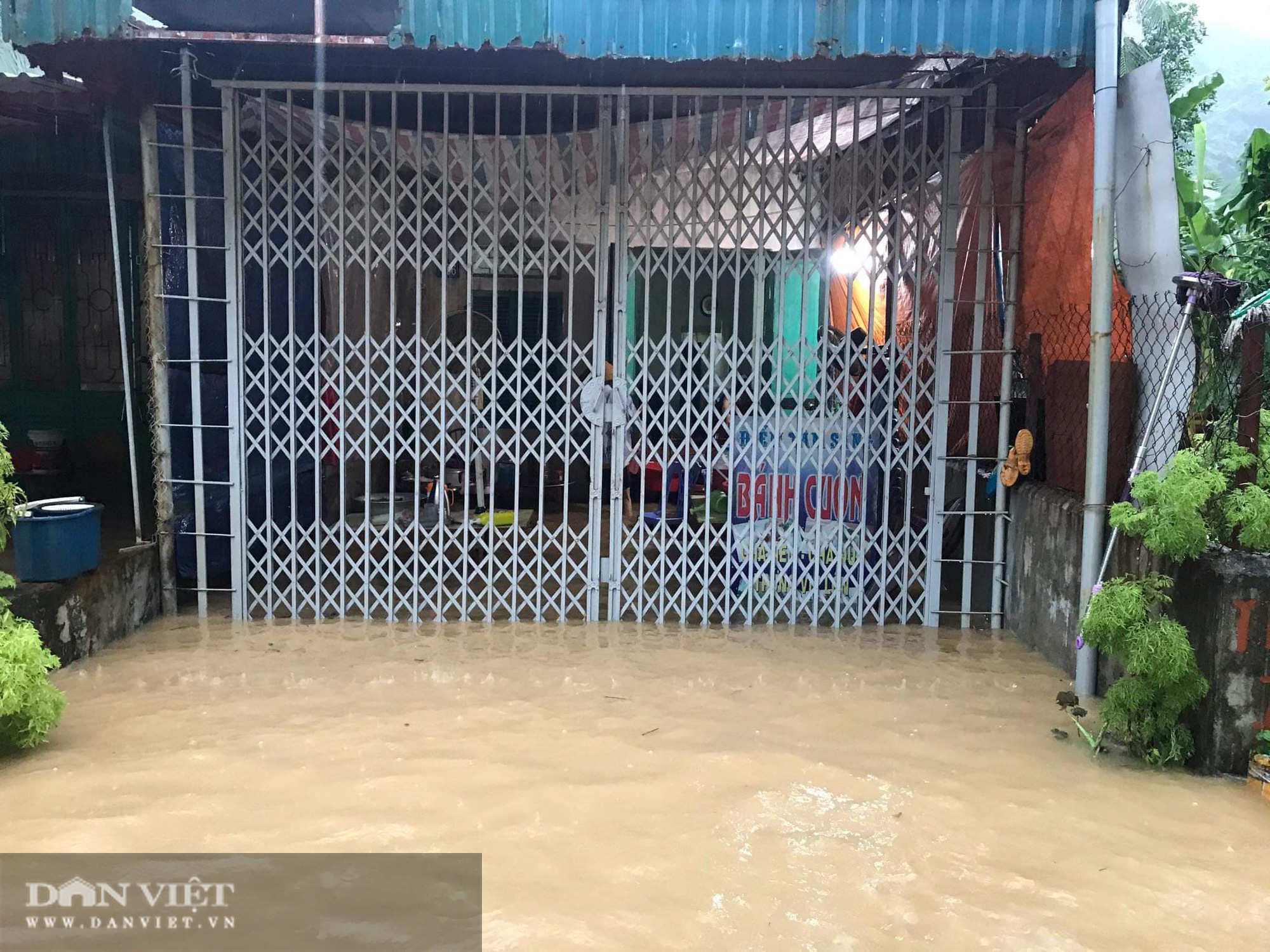 Quảng Ninh: Mưa lớn kéo dài, nhiều tuyến đường chìm trong biển nước  - Ảnh 7.