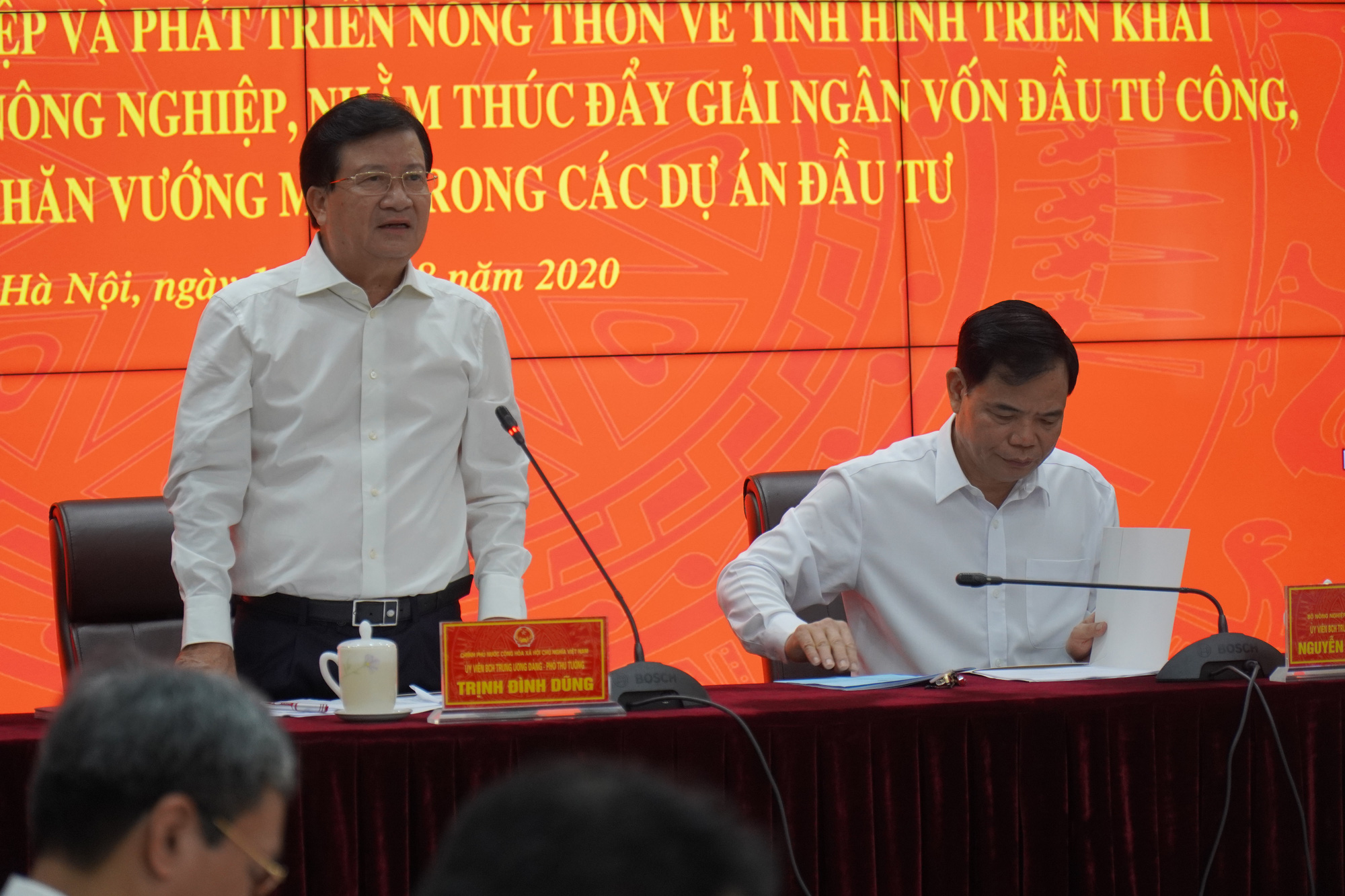 Phó Thủ tướng Trịnh Đình Dũng: Ưu tiên vốn đầu tư công cho công trình ngăn mặn, điều tiết nước - Ảnh 1.