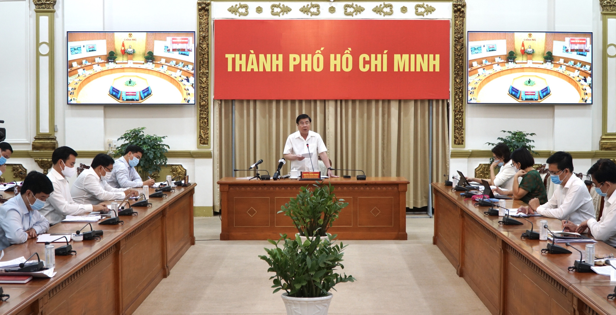 Chủ tịch UBND TP.HCM: &quot;Tháo gỡ khó khăn ngay tại công trường&quot; - Ảnh 1.