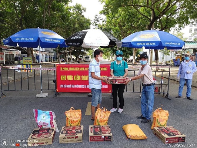 Cộng đồng doanh nghiệp góp từng thùng mì, ký gạo để cùng chung sức phòng, chống dịch Covid-19 - Ảnh 4.