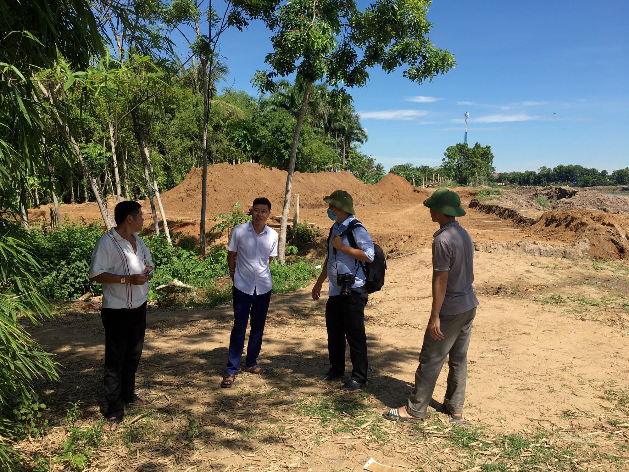 Nghệ An: Dân tự ý phá đê Vách Bắc lấy đất, Phó Chủ tịch huyện bảo chuyển nhỏ   - Ảnh 6.