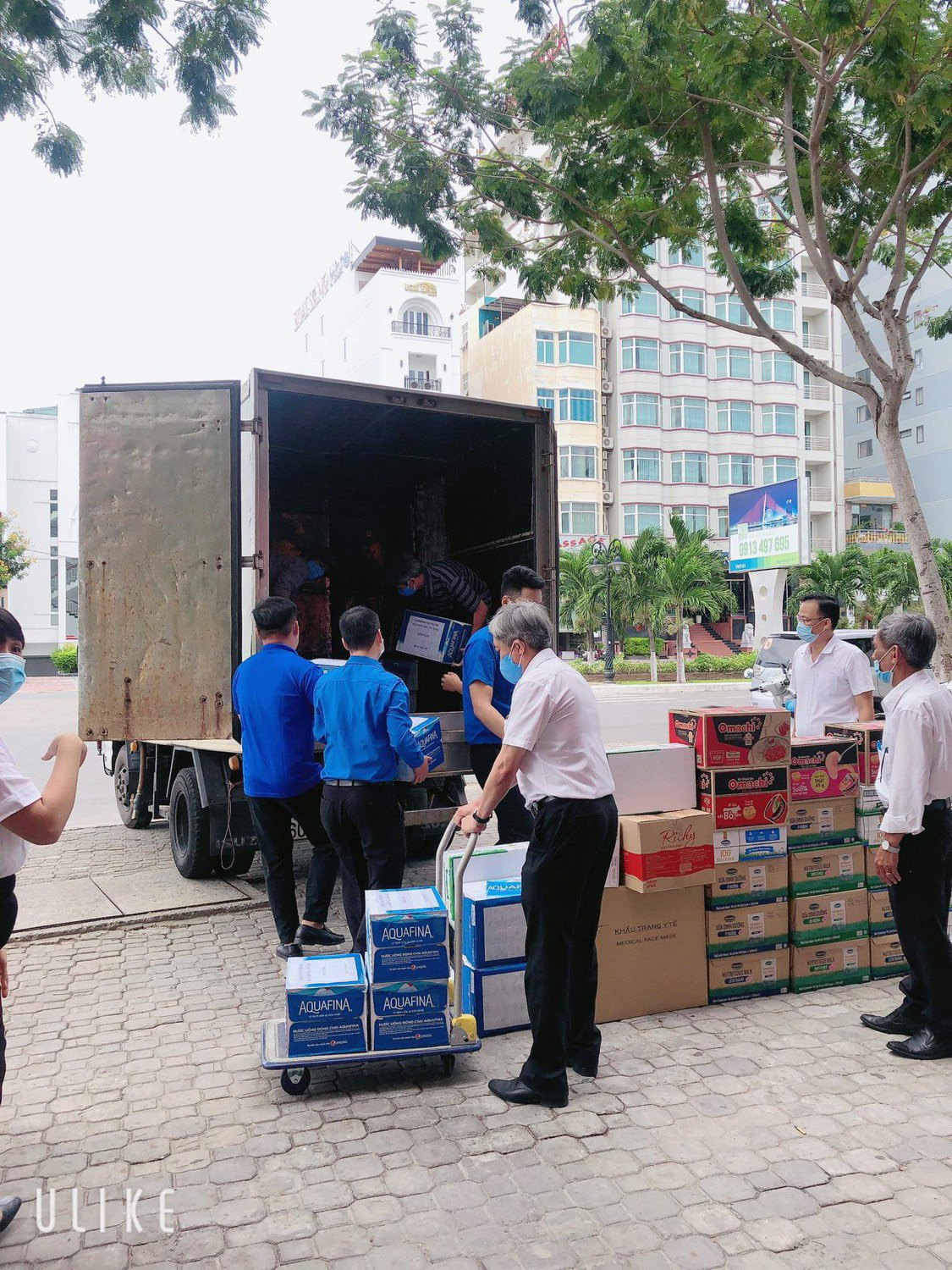 Đà Nẵng: Agribank Sơn Trà tiếp sức cho các “chiến sĩ” tuyến đầu Bệnh viện 199 phòng, chống dịch Covid-19 - Ảnh 2. Đà Nẵng: Agribank Sơn Trà tiếp sức cho các “chiến sĩ” tuyến đầu Bệnh viện 199 phòng, chống dịch Covid-19 - Ảnh 2.