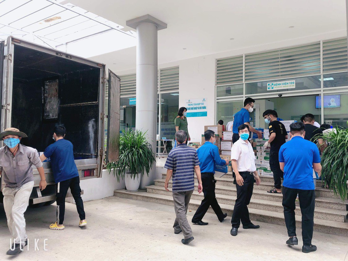 Đà Nẵng: Agribank Sơn Trà tiếp sức cho các “chiến sĩ” tuyến đầu Bệnh viện 199 phòng, chống dịch Covid-19 - Ảnh 3. Đà Nẵng: Agribank Sơn Trà tiếp sức cho các “chiến sĩ” tuyến đầu Bệnh viện 199 phòng, chống dịch Covid-19 - Ảnh 3.