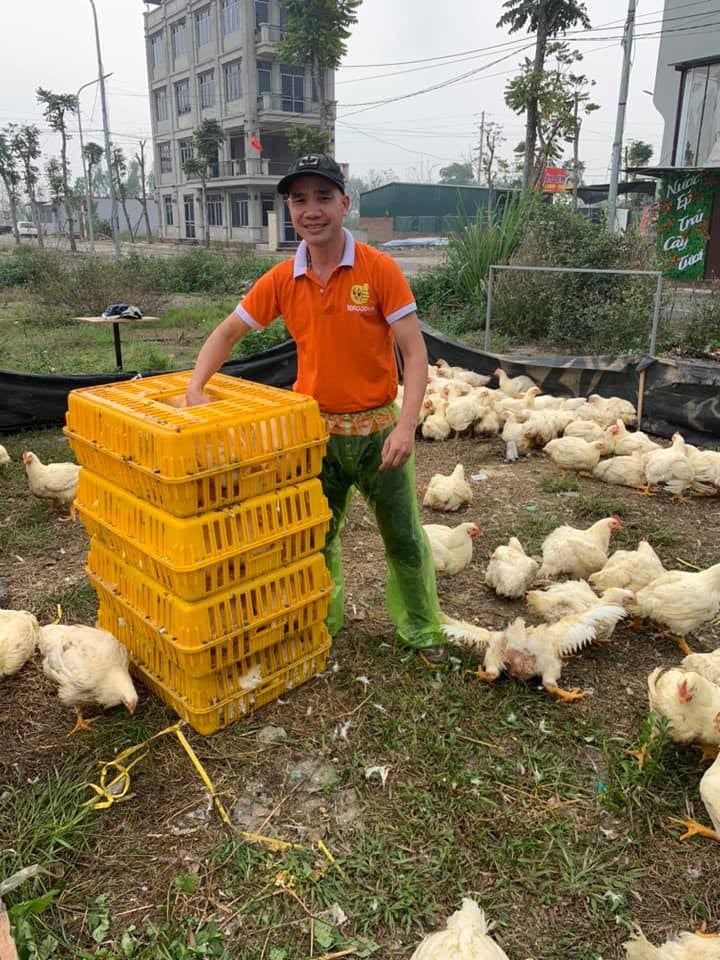 Giá gia cầm hôm nay 5/8: Giá gà thịt công nghiệp bất ngờ tăng trở lại, vịt khó bán - Ảnh 1.