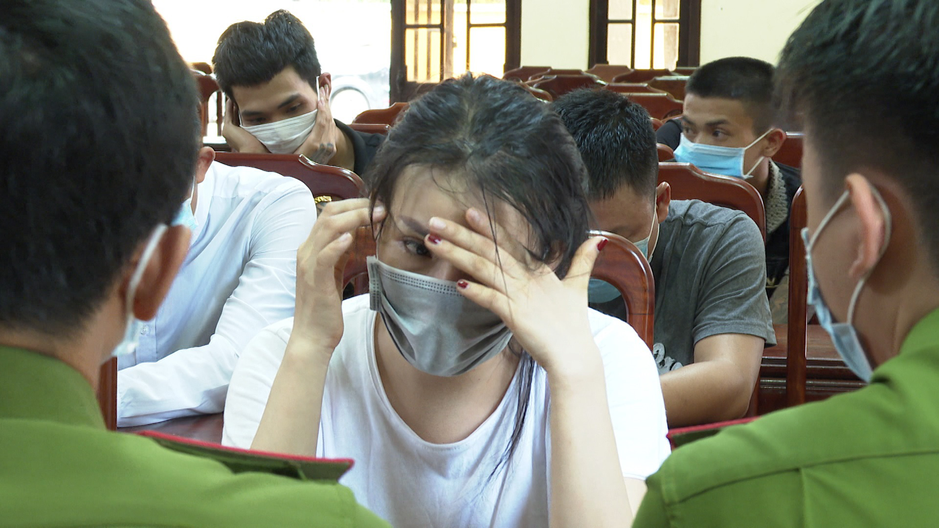 TT-Huế: 30 đối tượng “phê” ma túy tại động lắc ở khu đô thị sang trọng  - Ảnh 2.