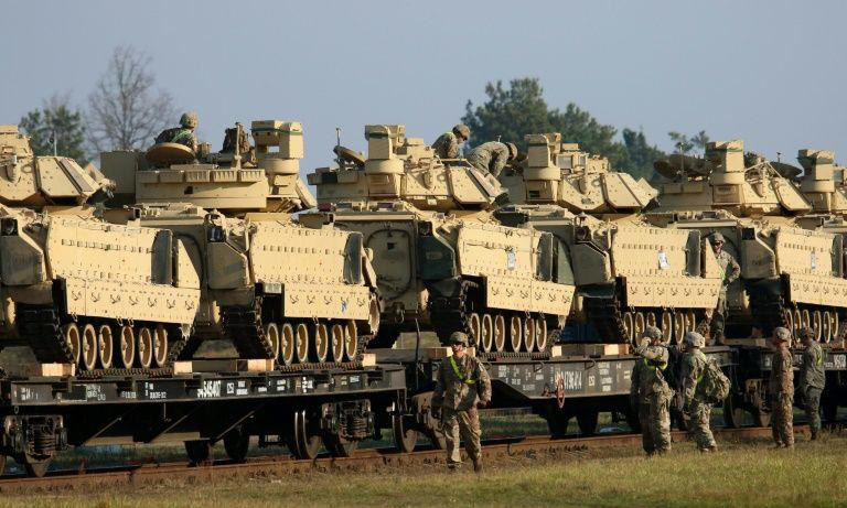 Nóng: Belarus phát hiện Mỹ tái triển khai hàng chục xe bọc thép áp sát biên giới - Ảnh 1.