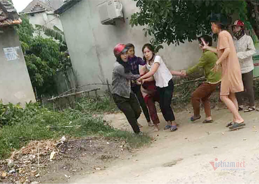 Điều tra nghi vấn chủ nợ bị cởi áo làm nhục, đánh hội đồng phải nhập viện - Ảnh 1.