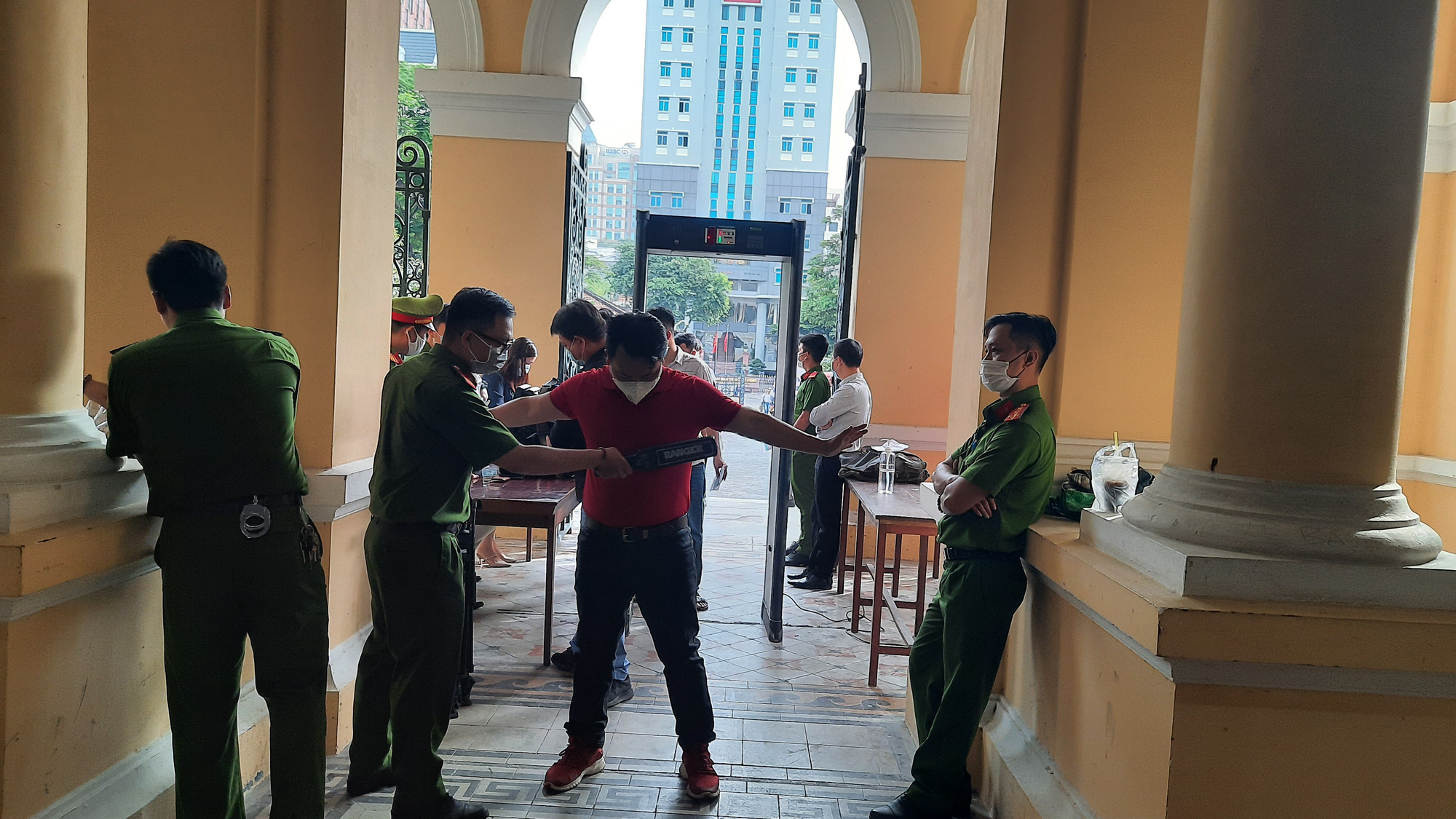 Đang xét xử nguyên Phó chủ tịch UBND TP.HCM Nguyễn Thành Tài - Ảnh 3.